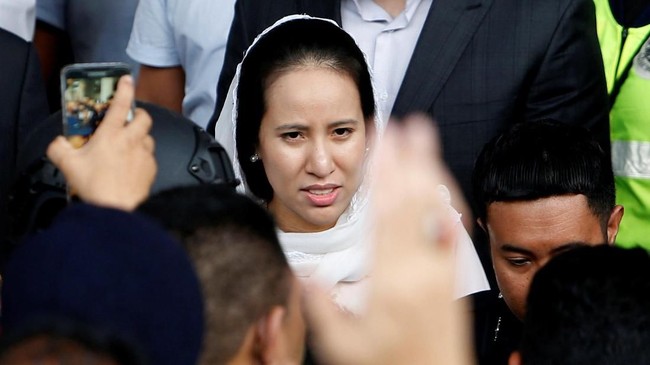 Putri Najib Razak mengaku rekening banknya dibekukan usai ia membayar uang jaminan untuk sang mantan PM Malaysia, langkah yang disebut bentuk dendam pemerintah.