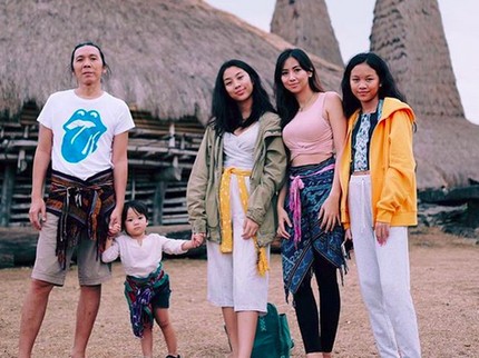 Liburan Antimainstream Seru ala Keluarga Bimbim 'Slank'