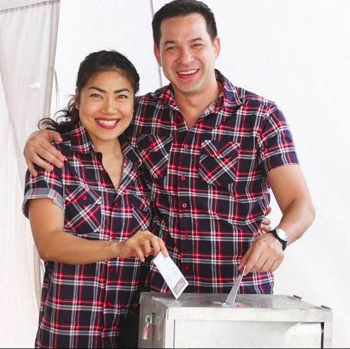 <p> Aih, di momen pemungutan suara untuk pemilu aja Ari tetap romantis lho. So sweet! (Foto: Instagram @ariwibowo_official)</p>