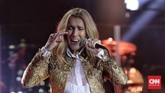 FOTO: Aksi Paripurna Celine Dion di Jakarta Meski tak lagi muda, Celine Dion tetap sukses memukau penggemarnya di konser debut di Jakarta, Sabtu (7/7).