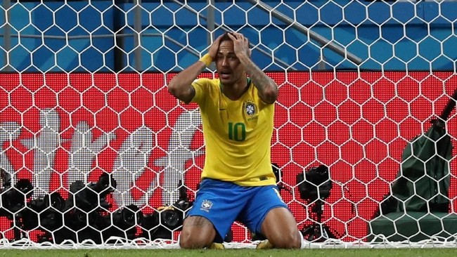Pemain timnas Brasil ramai-ramai mendukung Neymar tidak bersalah atas dugaan pemerkosaan seorang wanita di Paris, Prancis.