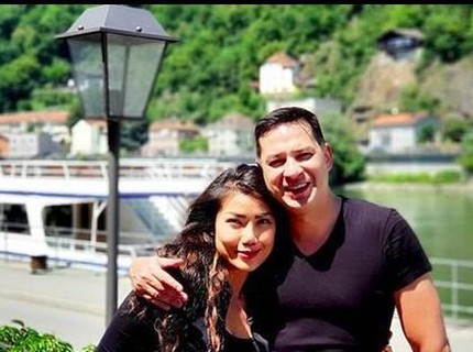 Kilas Balik 12 Tahun Cerita Cinta Ari Wibowo dan Istri