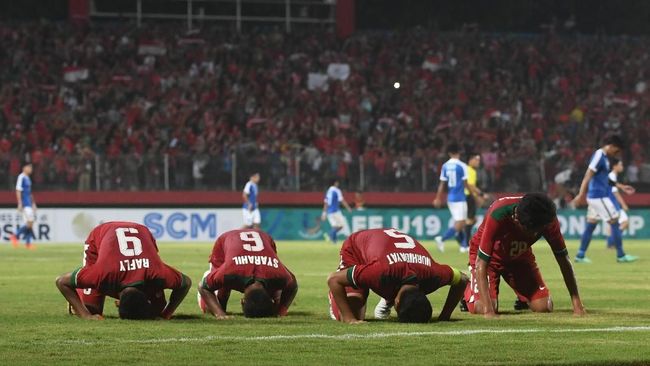 Indra Sjafri: Timnas Indonesia U-19 Tak Tegang Lawan Thailand Indra Sjafri tak memberikan tekanan pada pemain-pemain Timnas Indonesia U-19 dalam laga lawan Thailand di Anniversary Cup.