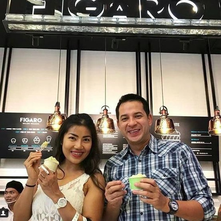 <p>Quality time Ari dan Inge rupanya jug a bisa didapat dengan jajan es krim seperti ini nih. He-he-he. (Foto: Instagram @ariwibowo_official)</p>