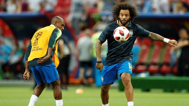 Juventus mempertimbangkan untuk merekrut Marcelo di bursa transfer musim dingin setelah mereka mendapatkan Cristiano Ronaldo di awal musim.