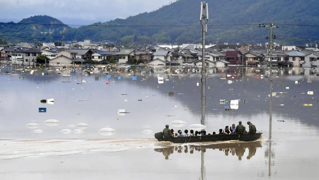 Seorang kakek tewas dalam Badai Krosa di Jepang. Dia terjatuh ke laut dan tenggelam akibat tersapu angin saat mengikat kapal.