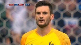 VIDEO: Momen Capung Hinggap di Mulut Hugo Lloris
