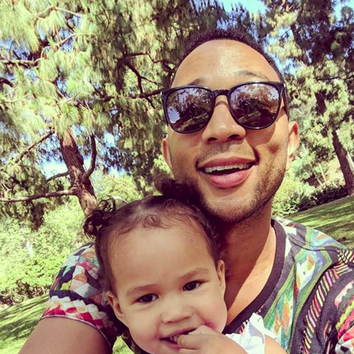 <p>Ketika menghabiskan waktu bersama si sulung Luna, John sering menyebut dirinya adalah seorang 'proud daddy'. (Foto: Instagram/ @johnlegend)</p>