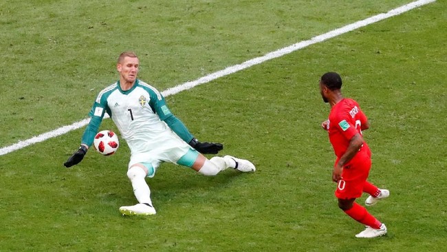 AS Roma melakukan strategi cerdas di bursa transfer musim ini dengan menjual mahal Alisson Becker dan membeli murah kiper timnas Swedia Robin Olsen.