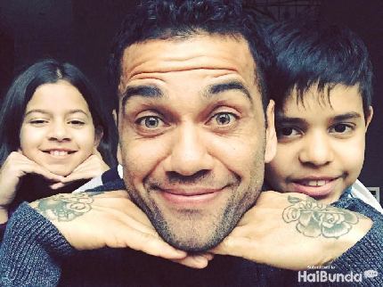 Dani Alves, si Ayah Gaul Penyayang Anak