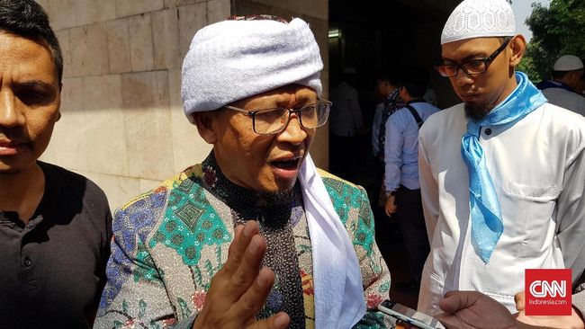 Penceramah KH Abdullah Gymnastiar alias Aa Gym, tidak dapat hadir dalam gugatan sidang perdana cerai talak terhadap istrinya Ninih Mutmainnah.