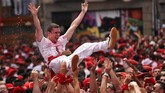 FOTO: Menantang Maut dengan Kabur dari Banteng San Fermin Festival selalu jadi incaran ribuan orang untuk datang ke Spanyol dengan tujuan yang sama: menantang maut, mengejar adrenalin, kabur dari banteng.