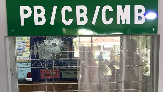 Aksi penembakan di Lapas Gibah Pekanbaru, Minggu (8/7) dini hari, diduga terkait dengan penangkapan penyelundup sabu yang terjadi sehari sebelumnya.