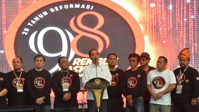 Aktivis 98: Ada Penggembosan Isu Lansia di Rembuk Nasional Sejumlah lansia hadir di Rembuk Nasional Aktivis 98. Mereka mengenakan kaus berlogo OSO Group. Penggagas rembuk menegaskan tak ada massa bayaran di hajatan itu.