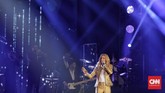 FOTO: Aksi Paripurna Celine Dion di Jakarta Meski tak lagi muda, Celine Dion tetap sukses memukau penggemarnya di konser debut di Jakarta, Sabtu (7/7).