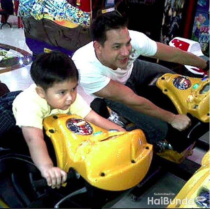 <p>Hobi Ari dengan anak pertamanya, Kenzo, sama nih, Bun. (Foto: Instagram @ariwibowo_official)</p>