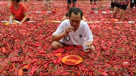VIDEO: Lomba Makan Cabai di China