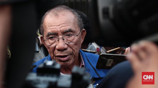 Max Sopacua mundur dari Partai Emas. Ia menyebut alasan mundur tak berkaitan dengan isu kudeta Demokrat, yang juga mantan partainya.