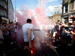 Kelakuan Rusuh Suporter Inggris di London
