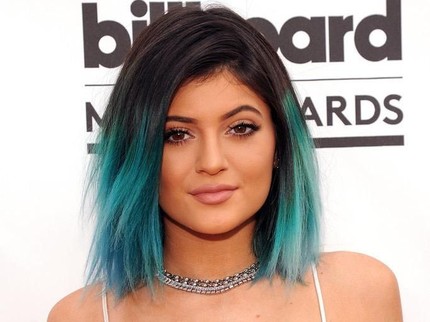 Cerita Kylie Jenner Dikritik Gara-gara Tindik Telinga Putrinya