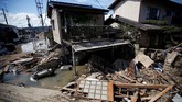 FOTO: Banjir Luluhlantakkan Jepang Hujan lebat di Jepang membawa banjir dan longsor yang menewaskan lebih dari 100 orang. Sementara itu, puluhan lainnya masih dinyatakan hilang.