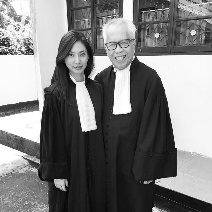 <p>Nadia pun kemudian kembali ke Jakarta setelah lulus kuliah dan melamar ke kantor pengacara OC Kaligis, Bunda. "Saya pulang terus siapin PKPA untuk persiapan advokat, abis itu kasih CV lamar ke beberapa tempat. Alhamdulillah pak OC Kaligis terima saya," jelasnya.&nbsp;(Foto: Instagram@nadsap)</p>