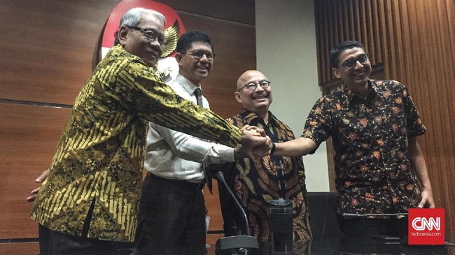 KPK juga meminta bantuan PPATK dan BIN untuk memeriksa rekam jejak 9 calon hakim Mahkamah Konstitusi (MK) pengganti Maria Farida yang pensiun 13 Agustus 2018.