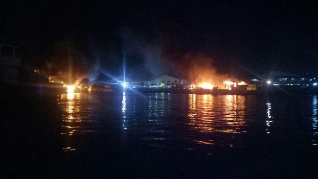 Jumlah kapal terbakar di dermaga bagian barat Pelabuhan Benoa, Bali mencapai 39 unit. Kebakaran itu terjadi pada Senin (9/7) dini hari pukul 01.55 WITA.