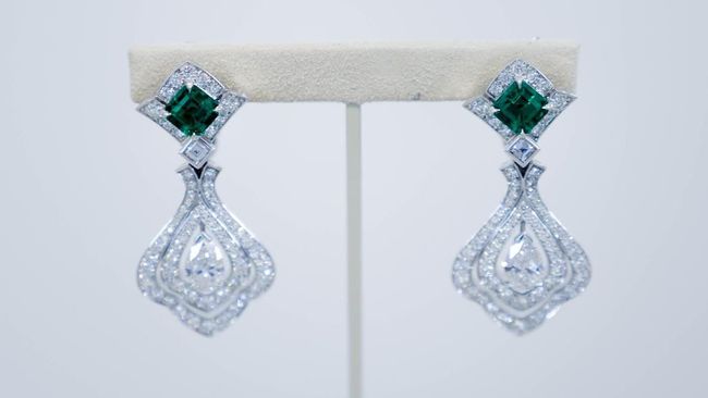 Louis Vuitton menyuguhkan koleksi terbaru mereka yang terbaru untuk lini haute joaillerie (perhiasan) di Paris Couture Week.