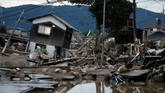 FOTO: Banjir Luluhlantakkan Jepang Hujan lebat di Jepang membawa banjir dan longsor yang menewaskan lebih dari 100 orang. Sementara itu, puluhan lainnya masih dinyatakan hilang.