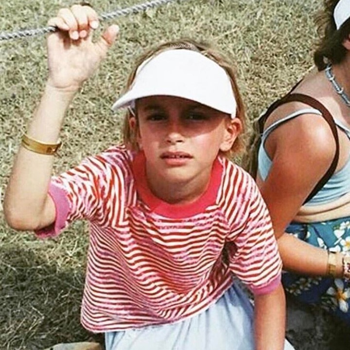 <p>Sepertinya Hailey Baldwin kecil sedang kelelahan nih. (Foto: Instagram @haileybaldwin)</p>