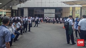 Polisi Olah TKP Kebakaran, Pegawai Kemenhub Belum Bisa Kerja