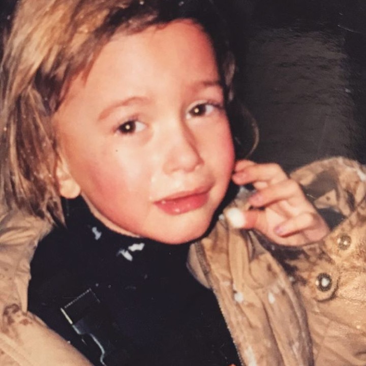 <p>Hailey Baldwin dulu pernah belajar balet, Bun. Tapi karena cedera, dia nggak melanjutkan lagi latihannya. Ternyata hokinya justru di dunia model ya. (Foto: Instagram @haileybaldwin)</p>