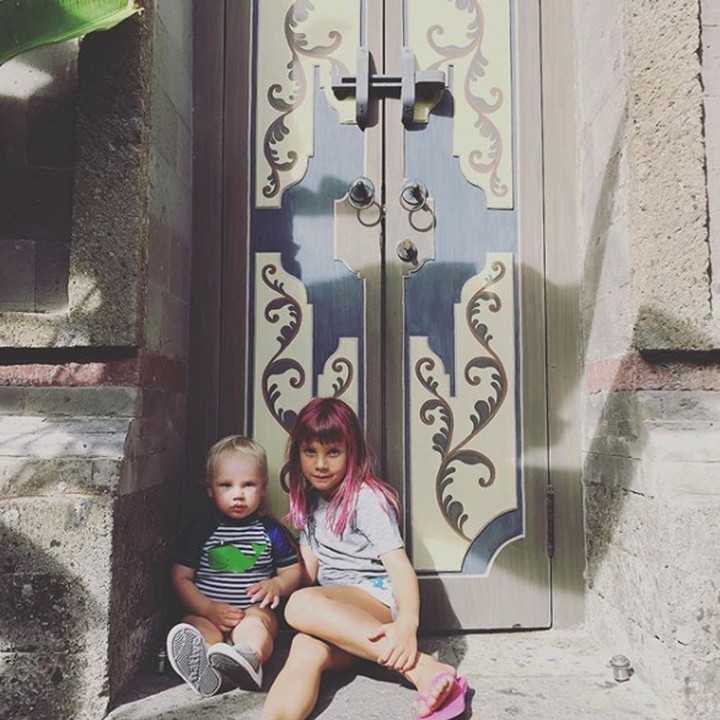 <p>Sibling rivalry memang lumrah dialami anak-anak. Tapi seperti anak penyanyi Pink ini, mereka juga bisa rukun kok. (Foto: Instagram @pink)</p>