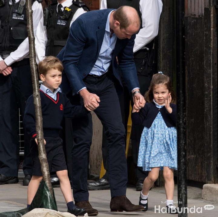 <p>Saat melihat Pangeran Loius yang baru lahir, Putri Charlotte memakai pita biru. (Foto: Getty Images)</p>
