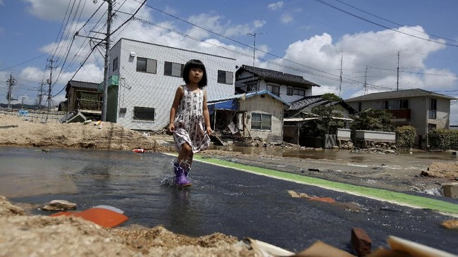 Penyaluran bantuan tidak mudah, jarak Osaka-Hiroshima sejauh 350 kilometer yang biasanya ditempuh dalam empat-lima jam, kini dicapai dalam waktu 10 jam.