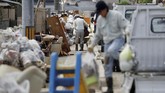 FOTO: Porak-Poranda Pasca Banjir Melanda Jepang Hujan lebat menyebabkan banjir dan tanah longsor di Jepang menewaskan lebih dari 157 orang dan memporak-porandakan kota-kota.