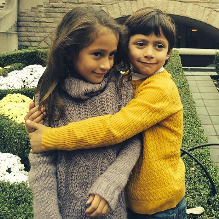 <p>Sibling goals banget nih Max dan Emme, anak kembar penyanyi Jennifer Lopez. (Foto: Instagram @jlo)</p>