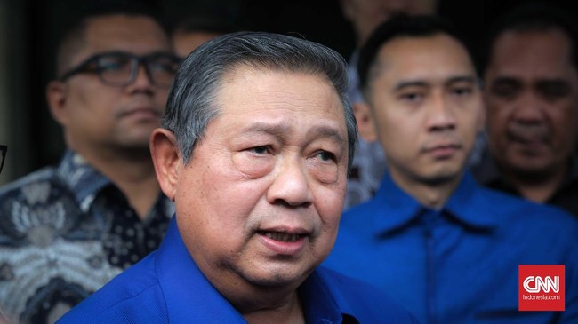 SBY mengumpulkan sejumlah petinggi Partai Demokrat di kediamannya sebelum menggelar pertemuan dengan Ketua Umum Gerindra Prabowo Subianto.