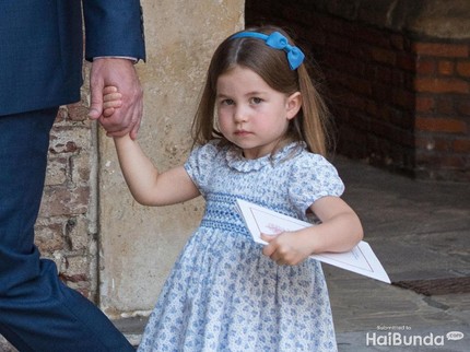Yang Dilakukan Putri Charlotte pada Adiknya Ini Bikin Melting