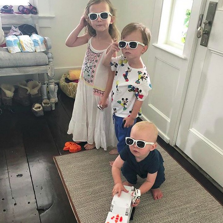 <p>Mau ke mana sih, Nak, pakai kacamata hitam? Boleh ikut nggak? He-he-he. (Foto: Instagram/ @hilariabaldwin)</p>