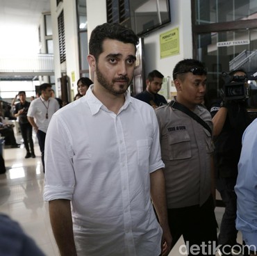 Fachri Albar, Artis Inisial FA yang Ditangkap Terkait Narkoba
