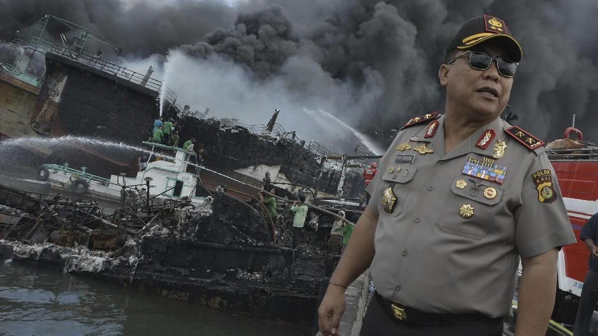 FOTO : Amuk Si Jago Merah di Pelabuhan Benoa