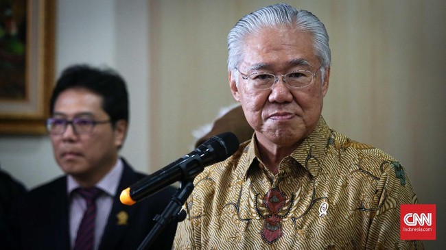 Menteri Perdagangan Enggartiasto Lukita menyebut pelemahan nilai tukar rupiah antara lain disebabkan kenaikan harga minyak dunia.