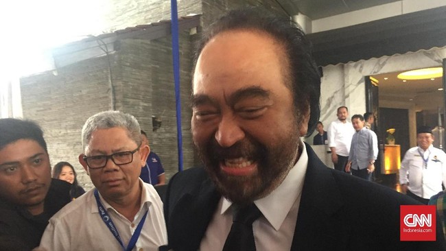 Ketua NasDem Surya Paloh menyatakan sudah lama tak komunikasi dengan Ferry Mursyidan Baldan yang kini membelot bergabung dalam tim pemenangan Prabowo-Sandi.