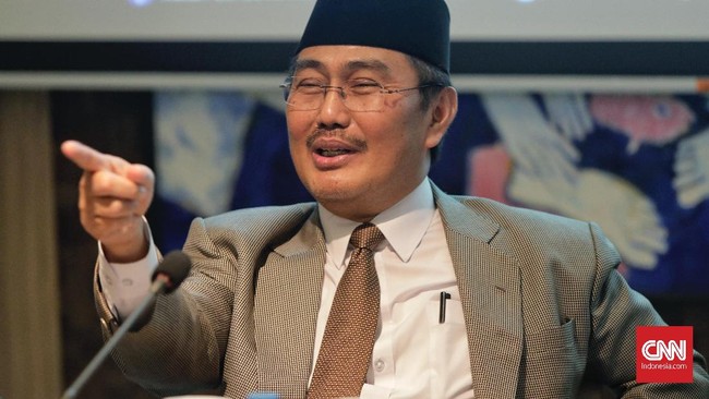 Mantan Ketua Mahkamah Konstitusi (MK) Jimly Asshiddiqie mengingatkan polisi agar tidak menafsirkan sendiri penghinaan presiden karena bisa merusak demokrasi.