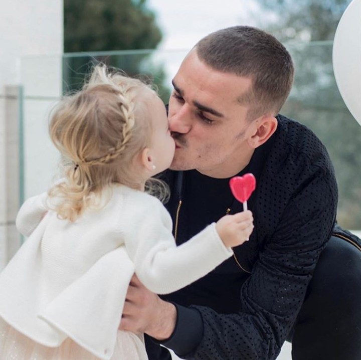 <p>Keluarga adalah suporter nomor satu Antoine Griezmann yang siap berlaga di final Piala Dunia 2018. (Foto: Instagram @eri_chope)</p>