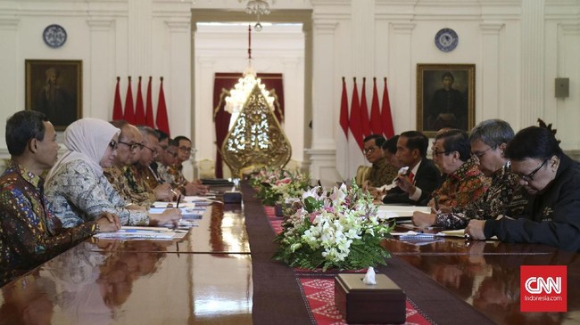 Jajaran Komisoner KPU menyambangi Istana Merdeka untuk melaporkan hasil Pilkada serentak 2018 kepada Presiden Joko Widodo.