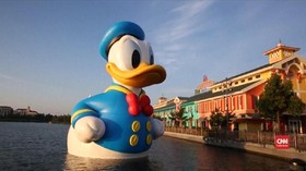 VIDEO: Donal Bebek 'Mengambang' di Shanghai
