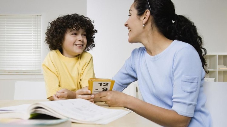 Simak saran dari psikolog pendidikan, tips agar anak cepat fasih berbahasa Inggris sesuai learning style atau gaya belajarnya.